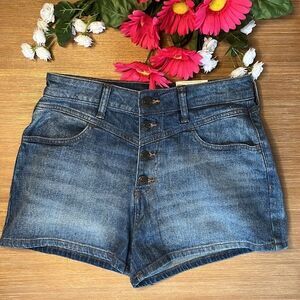 SO High Rise Curvy Mom Jean Shorts Size 7/28W